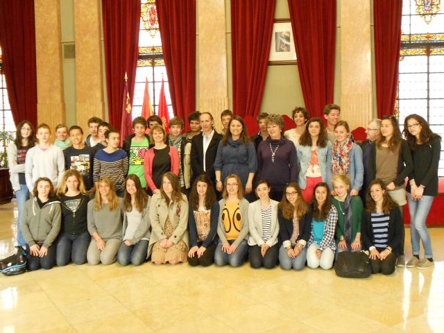 María Dolores Sánchez ofrece una recepción a los estudiantes participantes en el intercambio entre el IES Mariano Baquero y el Lycee Bellevue de Tolouse - 2, Foto 2
