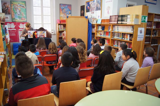Las bibliotecas municipales realizan varias actividades de animación a la lectura para los escolares, Foto 1