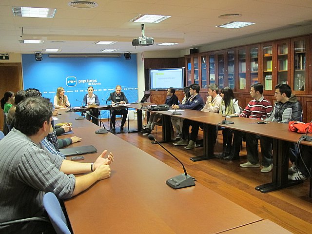 Nuevas Generaciones de la Región de Murcia analiza los objetivos de la reforma laboral - 1, Foto 1