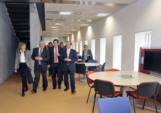 La Universidad de Murcia inaugura la Hemeroteca Clara Campoamor - 4, Foto 4