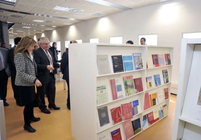 La Universidad de Murcia inaugura la Hemeroteca Clara Campoamor - 5, Foto 5