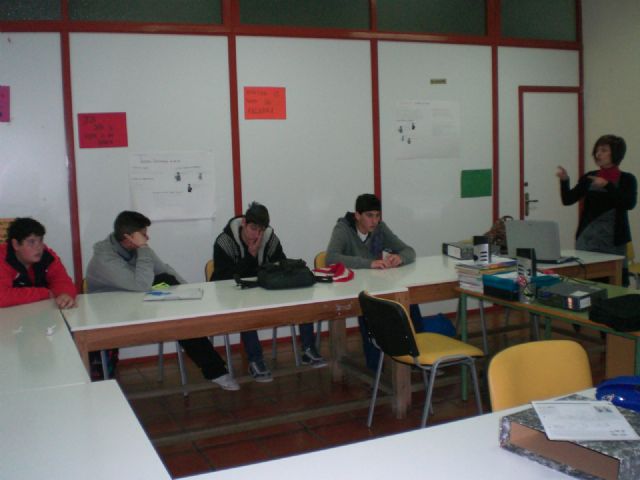 Occupational Classroom Students participating in the workshop "Water commitment to my city", Foto 1