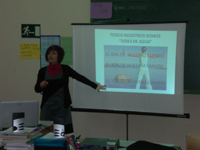 Los alumnos del Aula Ocupacional participan en el taller El agua, compromiso en mi ciudad, Foto 2