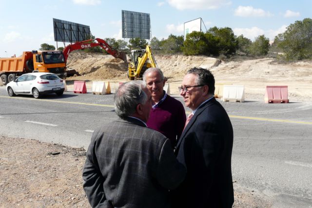 Iniciadas las obras de construcción de una nueva rotonda de acceso a las urbanizaciones molinenses de La Alcayna y Altorreal desde el municipio de Murcia - 2, Foto 2
