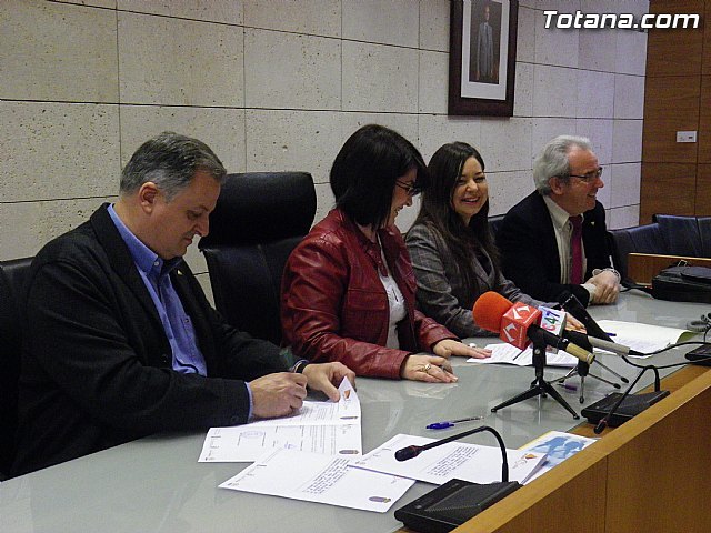 La alcaldesa y el presidente de Amusal firman un convenio de colaboración - 1, Foto 1
