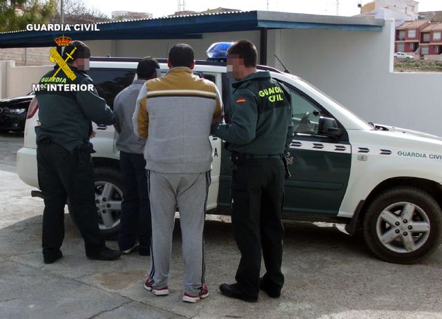 La Guardia Civil sorprende a tres personas tras la comisión de un robo en una finca en Bullas - 1, Foto 1