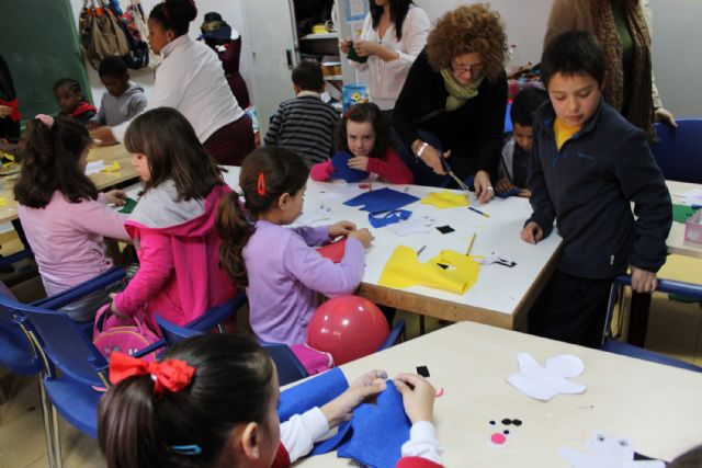 Los niños torreños lo pasan en grande confeccionando sus propias marionetas - 3, Foto 3