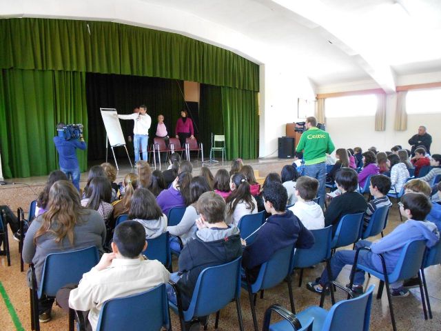 Más de 1.300 estudiantes del muncipio participan en la campa&ntilde;a de divulgación del trovo - 3, Foto 3