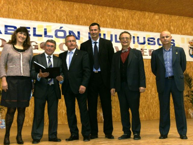 El Pabellón Multiusos de Águilas ya luce con el nombre de 'Diego Calvo Valera' - 2, Foto 2