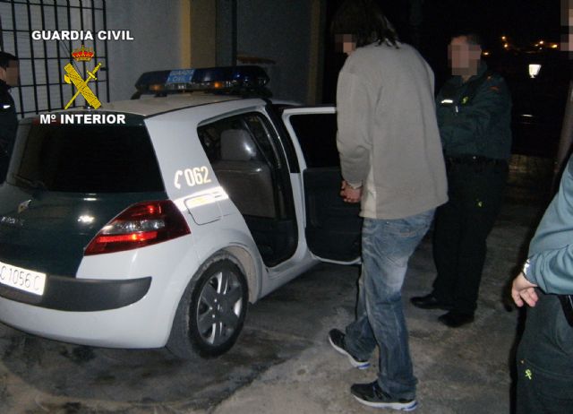 Guardia Civil y Policía Local detienen a dos personas por tráfico de droga en Blanca - 2, Foto 2
