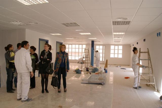 38 trabajadores lorquinos del Plan Especial de Empleo ultiman la recuperación de la sede de la Concejalía de Servicios Sociales - 1, Foto 1