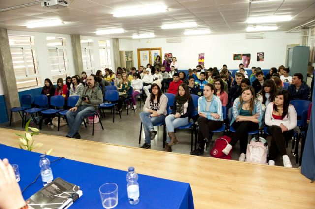 Los alumnos del IES Mediterráneo analizan los límites entre el bien y el mal - 3, Foto 3