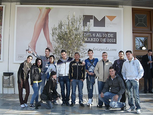 Los alumnos del Taller de Tapicería, visitan la Feria del Mueble - 1, Foto 1