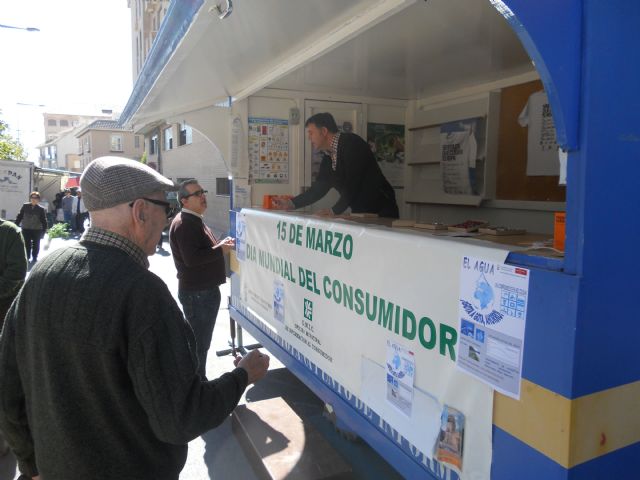 Los consumidores de Totana reciben pautas sobre cómo ahorrar agua en los hogares, Foto 2