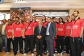 Los jugadores del UCAM Murcia inauguran la tienda oficial del club en el Campus de la Universidad