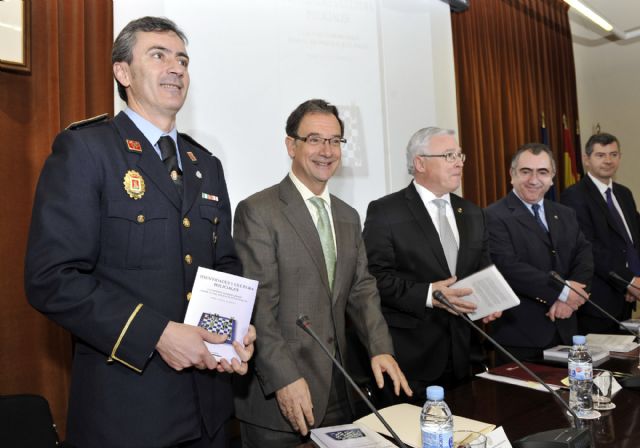 El jefe de la Policía Local de Yecla publica un estudio antropológico de los cuerpos policiales - 2, Foto 2