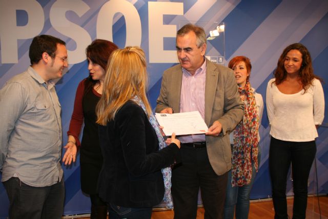 González Tovar presenta en Princesa el 10% de los avales necesarios y se convierte oficialmente en el primer precandidato a la Secretaría General del PSRM - 2, Foto 2