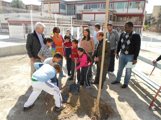El colegio Nuestra Señora de La Paz celebra el Día del Árbol - 2, Foto 2