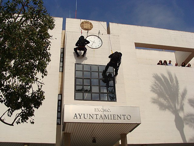 La Policía Local celebra el día de su patrón con una exhibición de la Unidad Policial de Rescate - 1, Foto 1