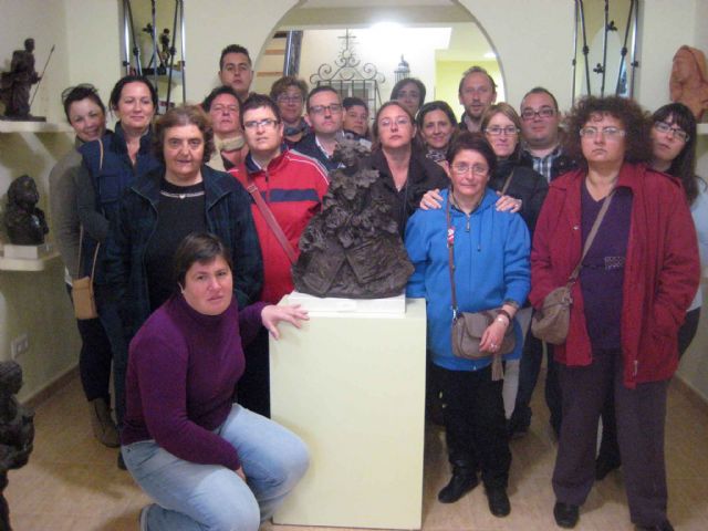 El escultor Juan José Quirós, con Ãpices - 2, Foto 2