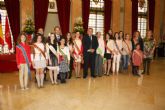 El Alcalde recibe a las doce candidatas a Abanderada de la Fiesta de Moros y Cristianos