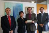 Los trabajadores de Estrella de Levante en Murcia donan 3.000 euros a la Mesa Solidaria de Lorca
