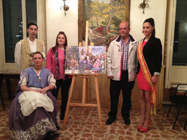 La romería, las carrozas y la ofrenda floral a San Roque ilustran el cartel de las Fiestas de Primavera - 1, Foto 1