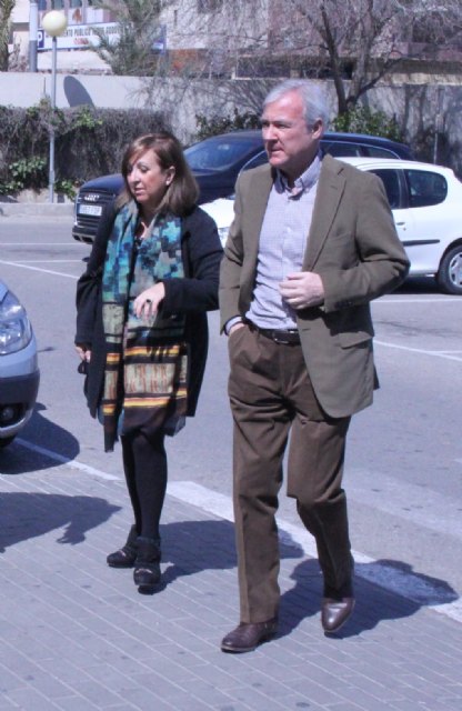 El jefe del Ejecutivo regional, Ramón Luis Valcárcel, a su llegada a la capilla ardiente del expresidente de la Comunidad en la etapa preautonómica, Antonio Pérez Crespo., Foto 2