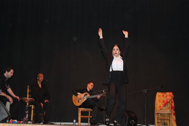 La torreña Cynthia Cano despliega ante sus vecinos su arte por una causa solidaria - 1, Foto 1