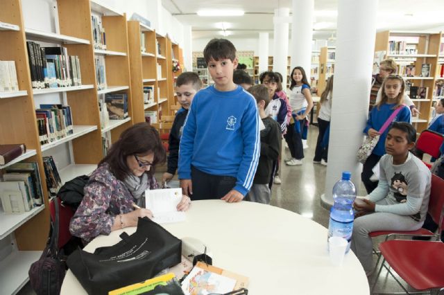 Cuatro mil alumnos participan en los cincuenta encuentros con autor de las bibliotecas municipales - 1, Foto 1