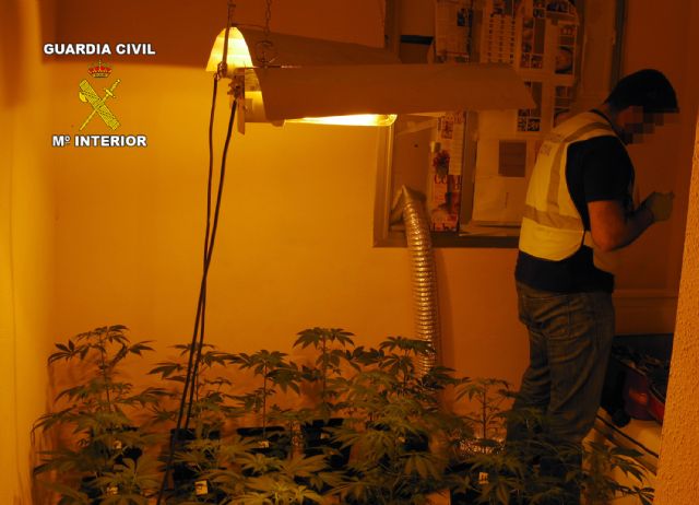 La Guardia Civil detiene en Santomera a una banda responsable de varios robos en viviendas - 2, Foto 2