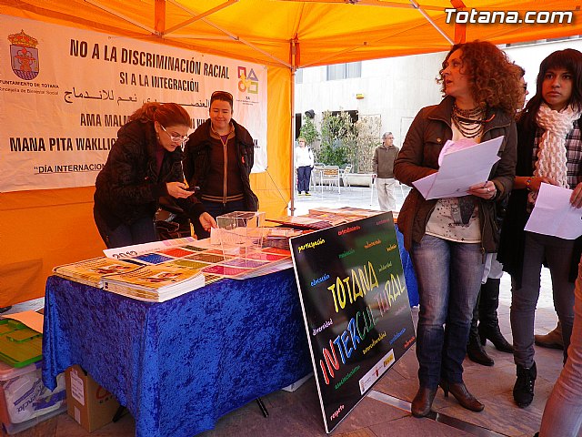 Ms de trescientos escolares participan en las actividades del Da contra el Racismo - 6