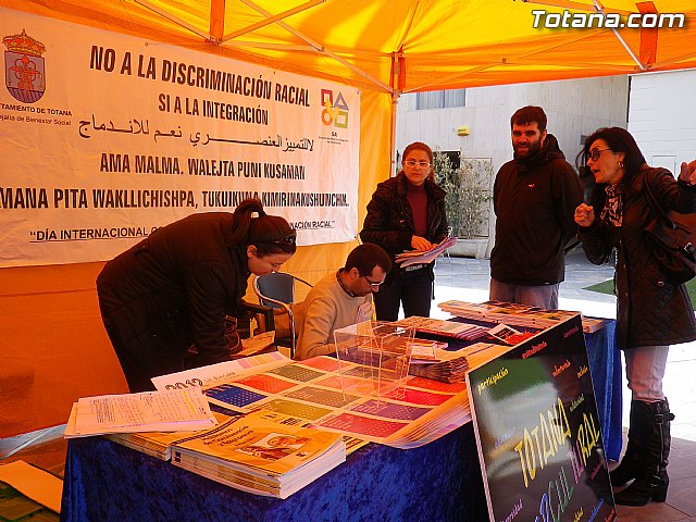 Ms de trescientos escolares participan en las actividades del Da contra el Racismo - 17