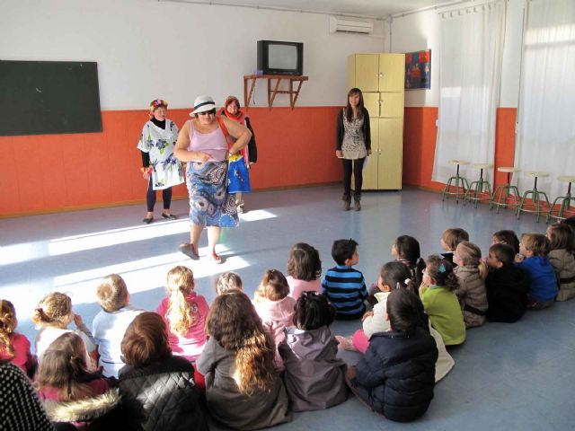 Los abuelos narrarán cuentos el viernes a los niños de la guardería de Los Dolores - 1, Foto 1