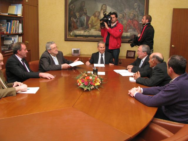 Los regantes tradicionales del río Segura se reúnen con el nuevo presidente de la CHS - 1, Foto 1