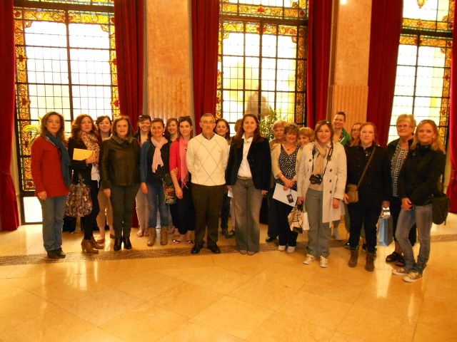María Dolores Sánchez da la bienvenida a los profesores que participan en el proyecto Comenius promovido por el colegio Narciso Yepes - 1, Foto 1