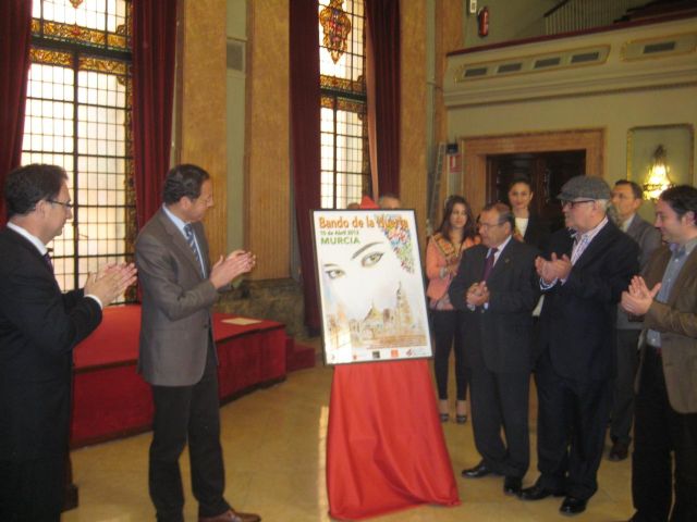 El Alcalde presenta el cartel del Bando de la Huerta 2012, obra del pintor Alfonso Pérez Parra - 2, Foto 2