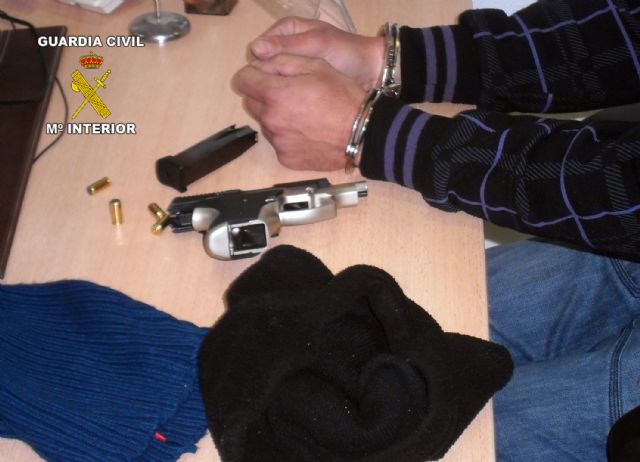La Guardia Civil detiene al presunto atracador de varios establecimientos públicos - 3, Foto 3
