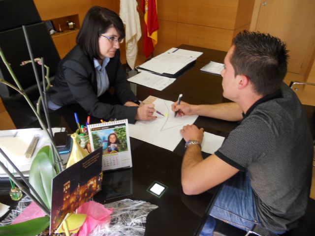 La alcaldesa y el nuevo alcalde pedáneo de El Paretón se reúnen, Foto 1