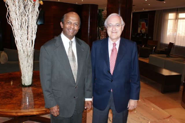 Nuevo máster internacional con doble titulación de ENAE Business School y la Nothern Illinois University - 1, Foto 1