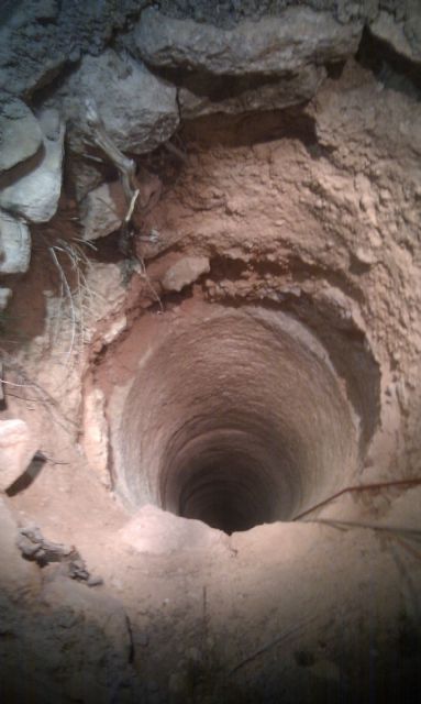 El hombre que lanzó a su perra a un pozo de 30 metros para matarla pagará una sanción administrativa al no considerarse delito ni maltrato - 5, Foto 5