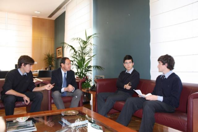 El Alcalde recibe a los alumnos del Colegio Monteagudo participantes en un concurso periodístico - 1, Foto 1