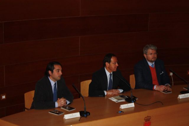 El Alcalde presenta una guía que describe las procesiones de todas las pedanías del Municipio - 1, Foto 1