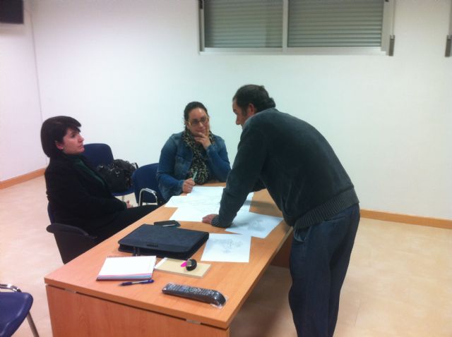 La alcaldesa y el concejal de Pedanías mantienen una reunión con los vecinos de Lébor - 2, Foto 2