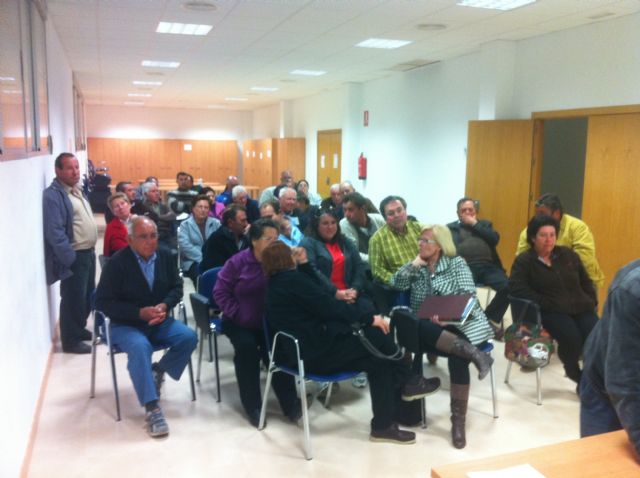 La alcaldesa y el concejal de Pedanías mantienen una reunión con los vecinos de Lébor, Foto 3