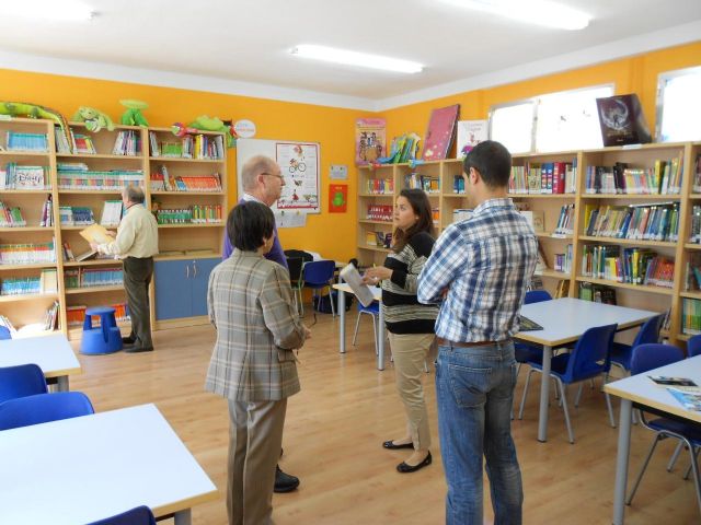 María Dolores Sánchez conoce de primera mano el estado de los colegios del barrio del Infante y Vistabella - 4, Foto 4