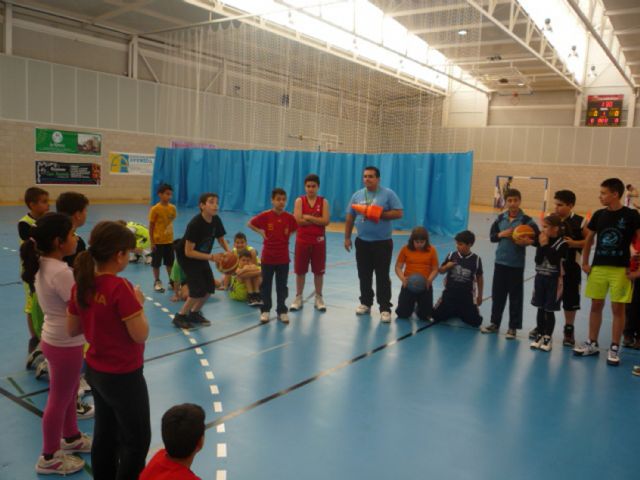 Más de 60 jóvenes participan en la fiesta del baloncesto del CB Las Torres - 4, Foto 4