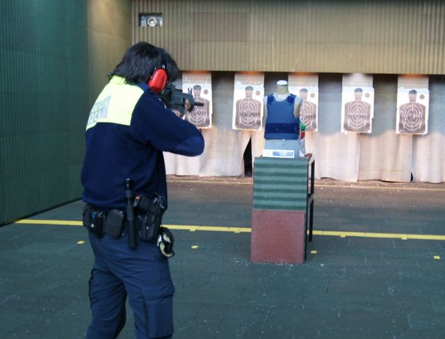 La Policía Local prueba los nuevos chalecos antibala - 1, Foto 1