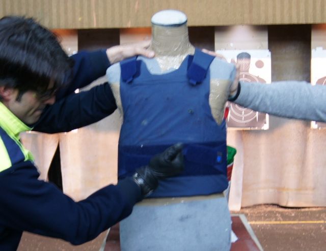 La Policía Local prueba los nuevos chalecos antibala - 3, Foto 3