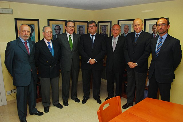 El Colegio de Economistas rinde homenaje a los seis decanos anteriores que han presidido la institución con motivo del 30 aniversario - 1, Foto 1